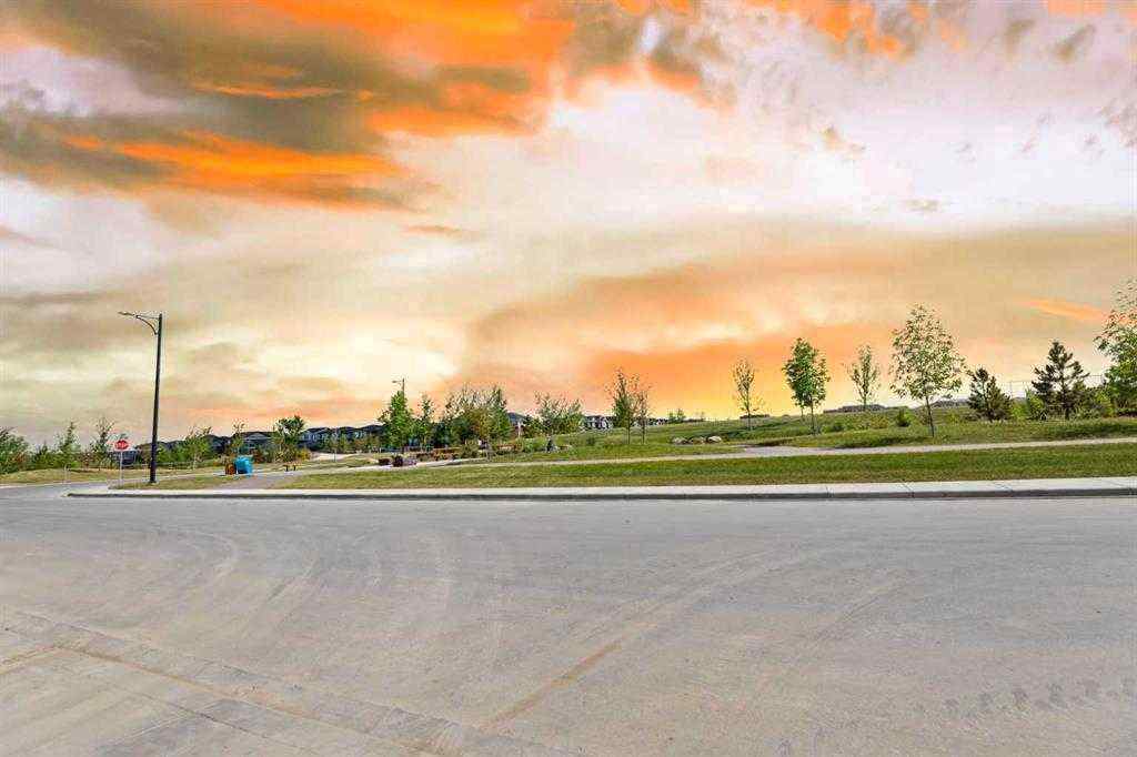 MLS® A2255639 - 746 Bayview Hill SW in Bayview Airdrie, Residential