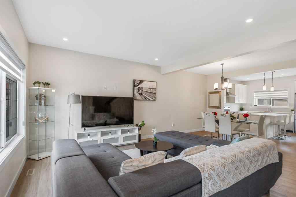 MLS® A2255639 - 746 Bayview Hill SW in Bayview Airdrie, Residential