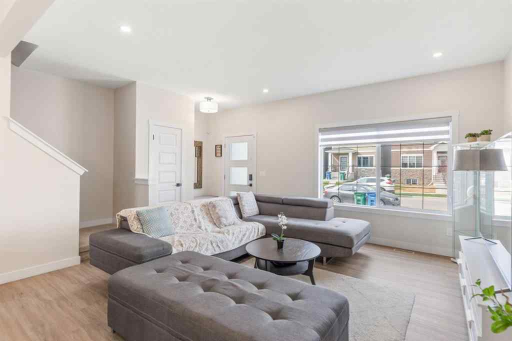 MLS® A2255639 - 746 Bayview Hill SW in Bayview Airdrie, Residential