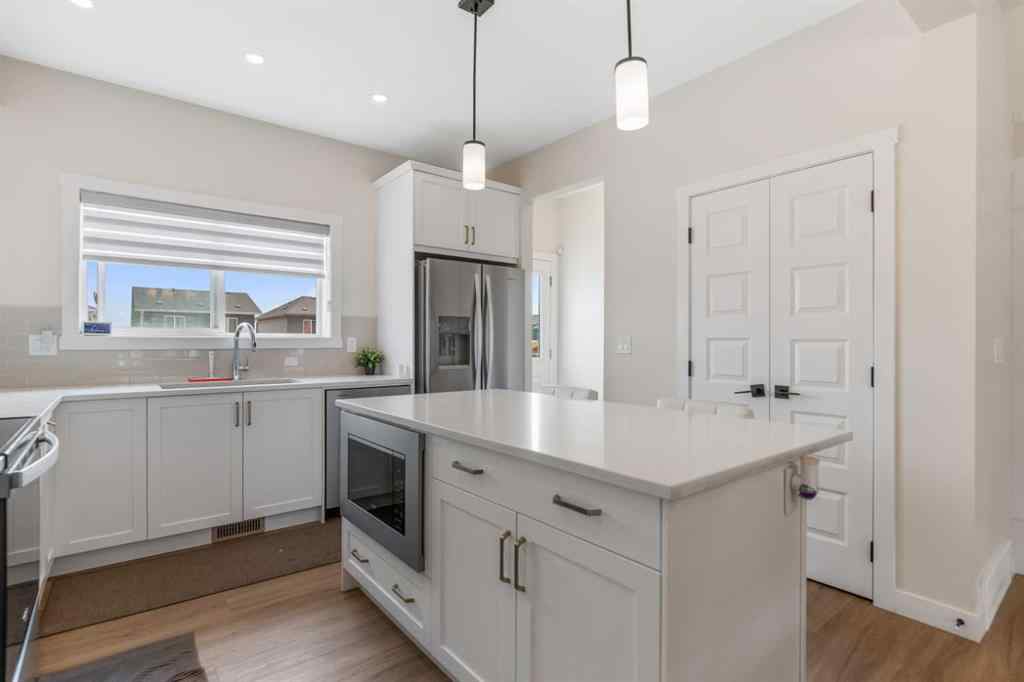 MLS® A2255639 - 746 Bayview Hill SW in Bayview Airdrie, Residential