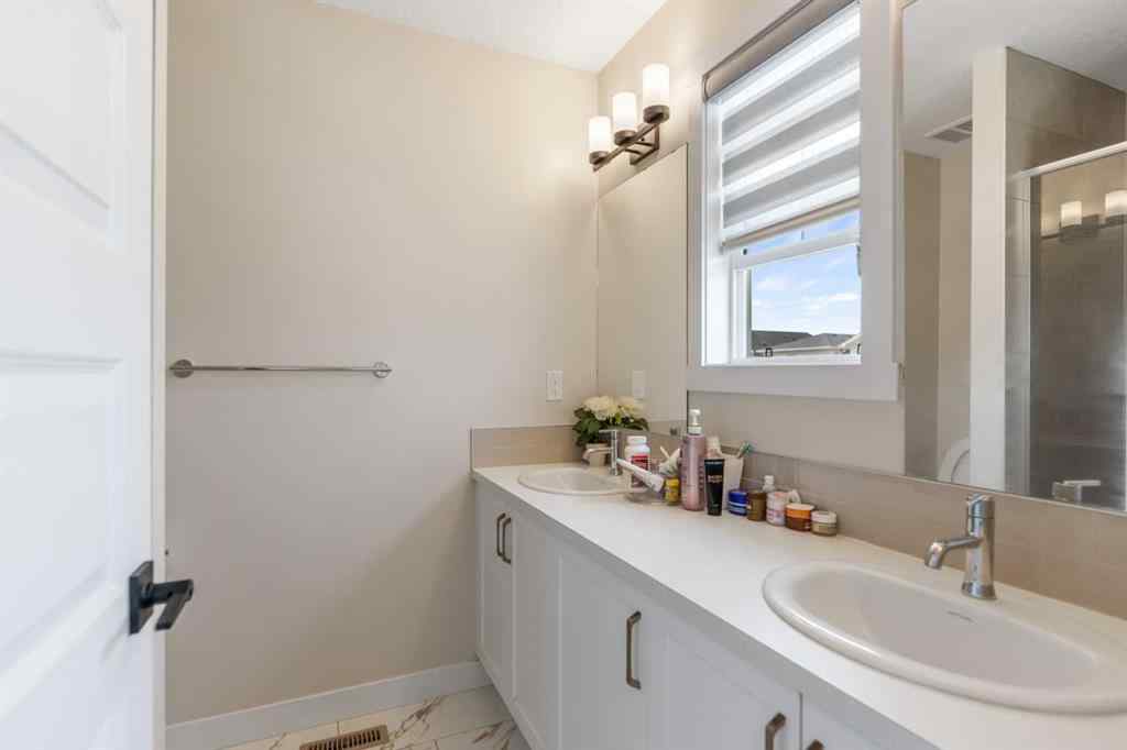 MLS® A2255639 - 746 Bayview Hill SW in Bayview Airdrie, Residential