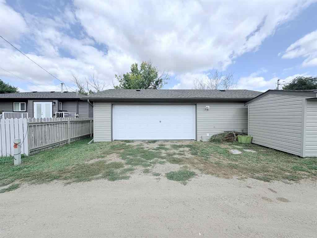 MLS® A2255642 - 203 4 Avenue E in NONE Oyen, Residential