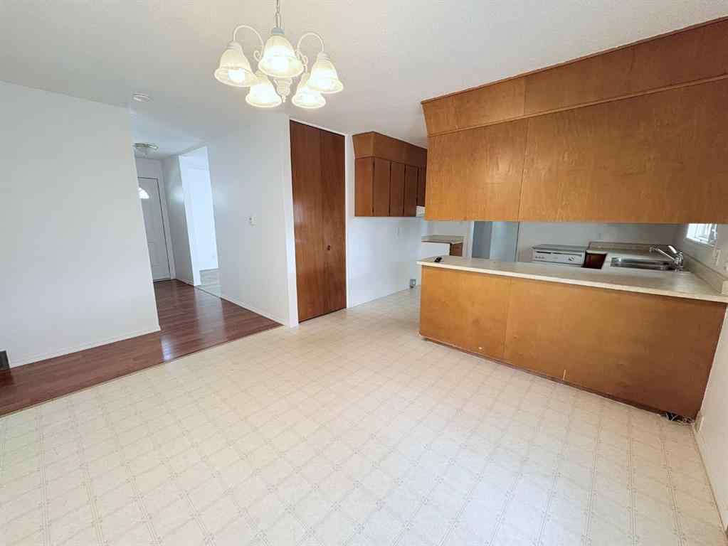 MLS® A2255642 - 203 4 Avenue E in NONE Oyen, Residential