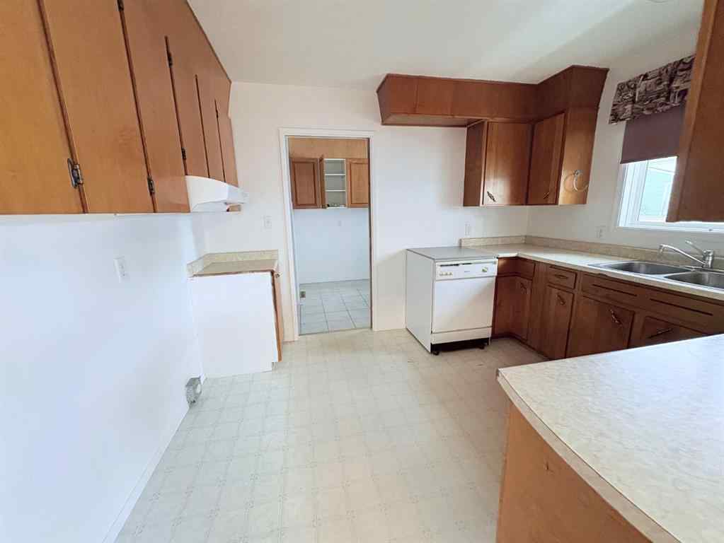 MLS® A2255642 - 203 4 Avenue E in NONE Oyen, Residential