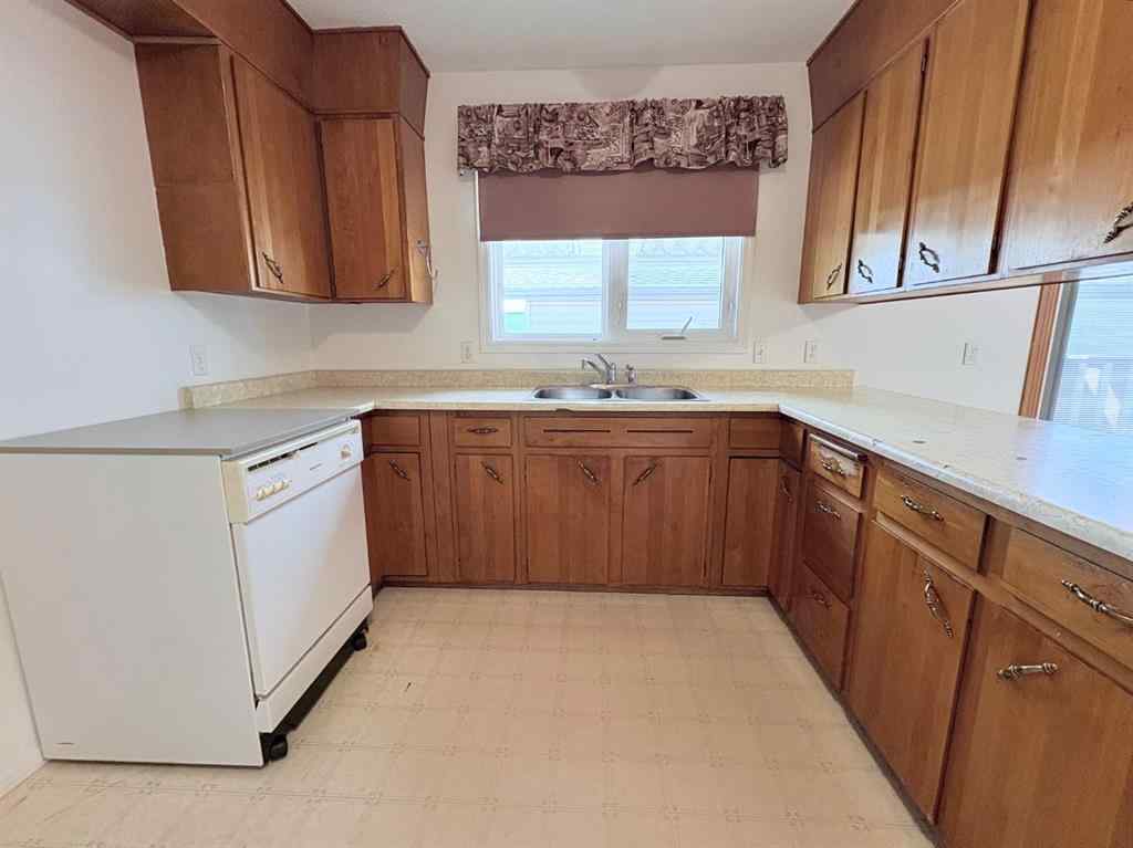 MLS® A2255642 - 203 4 Avenue E in NONE Oyen, Residential