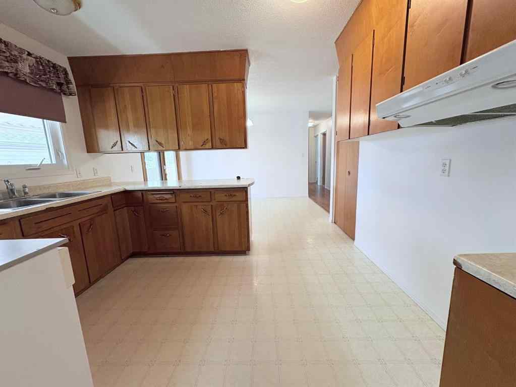 MLS® A2255642 - 203 4 Avenue E in NONE Oyen, Residential