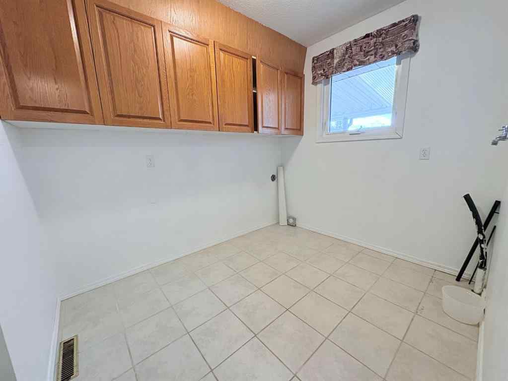 MLS® A2255642 - 203 4 Avenue E in NONE Oyen, Residential