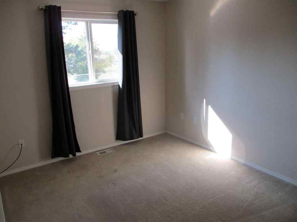 MLS® A2255644 - 804 2nd Street NW in NONE Manning, Commercial