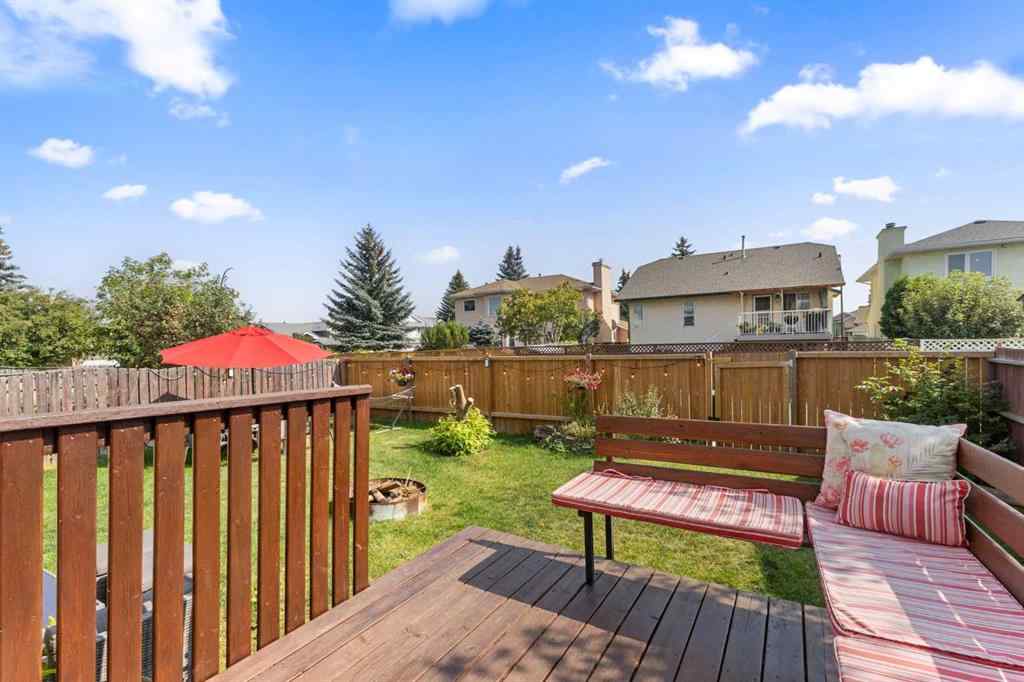 MLS® A2255646 - 933 Applewood Drive SE in Applewood Park Calgary, Residential