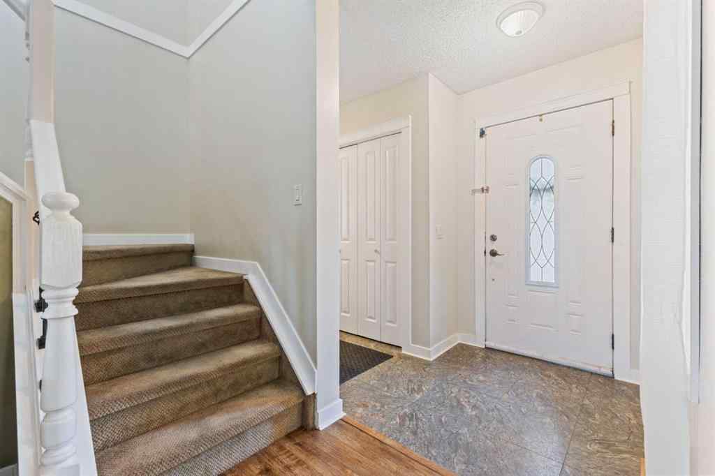 MLS® A2255646 - 933 Applewood Drive SE in Applewood Park Calgary, Residential