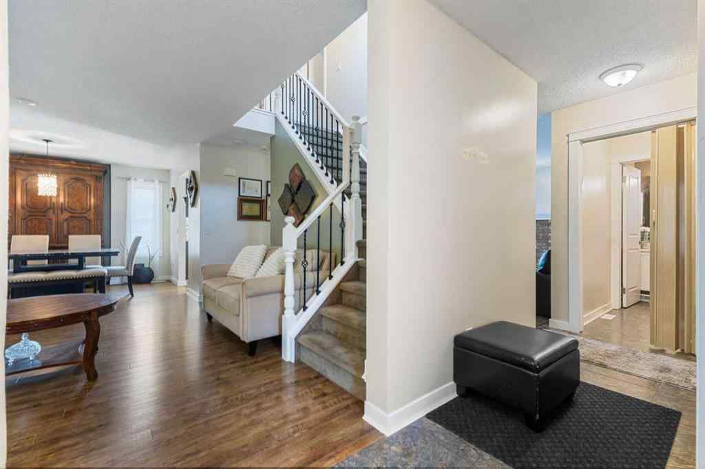 MLS® A2255646 - 933 Applewood Drive SE in Applewood Park Calgary, Residential