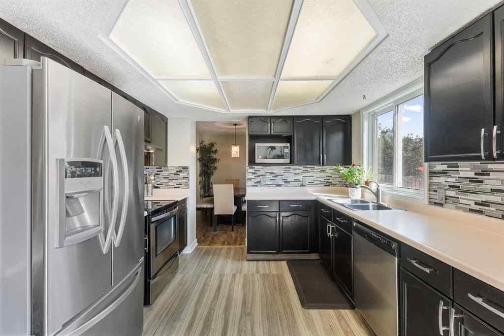 MLS® A2255646 - 933 Applewood Drive SE in Applewood Park Calgary, Residential