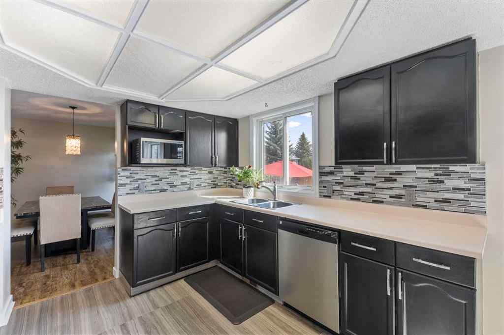 MLS® A2255646 - 933 Applewood Drive SE in Applewood Park Calgary, Residential