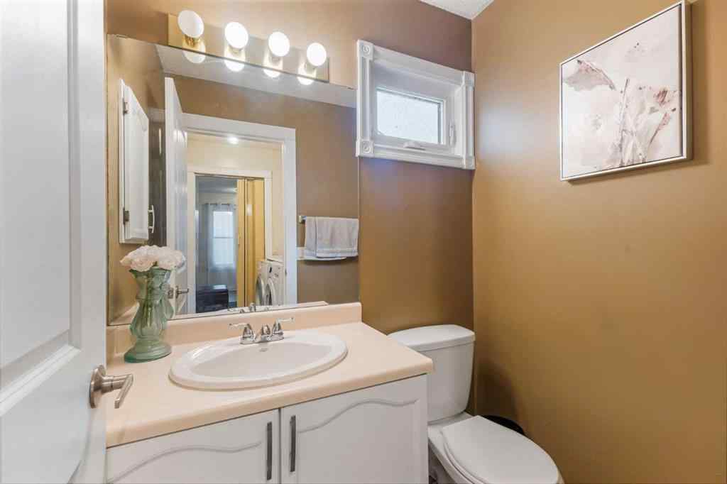 MLS® A2255646 - 933 Applewood Drive SE in Applewood Park Calgary, Residential