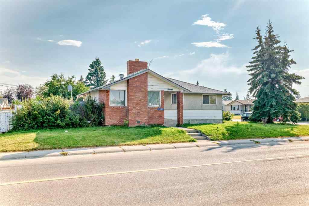 MLS® A2255653 - 1502 49 Street SE in Forest Lawn Calgary, Residential