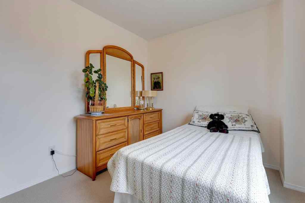 MLS® A2255658 - 7204 Sierra Morena Boulevard SW in Signal Hill Calgary, Residential