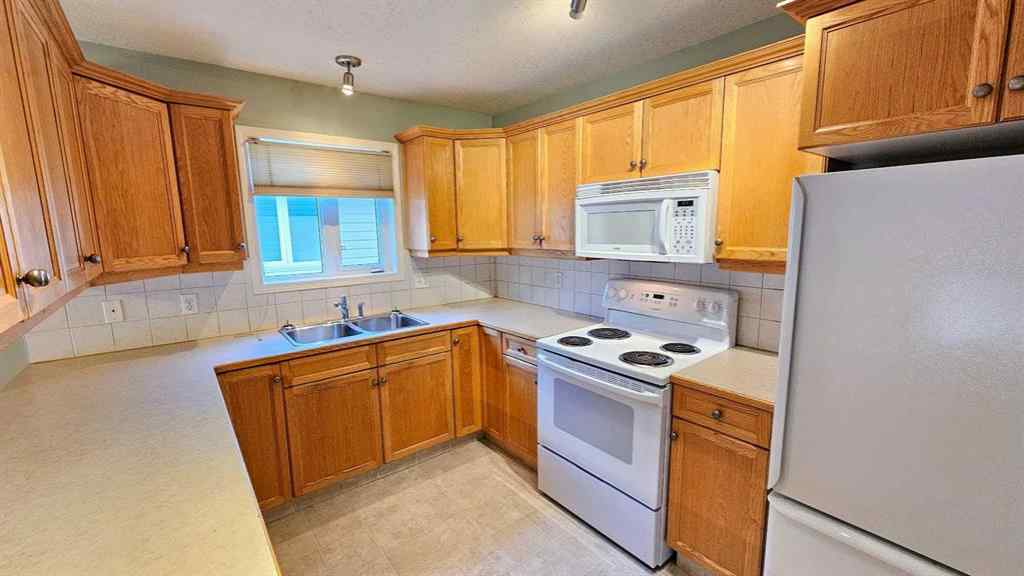 MLS® A2255659 - 621 6 Avenue SW in NONE Sundre, Residential