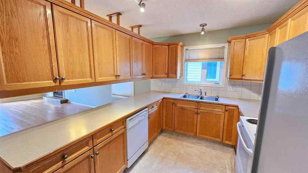 MLS® A2255659 - 621 6 Avenue SW in NONE Sundre, Residential