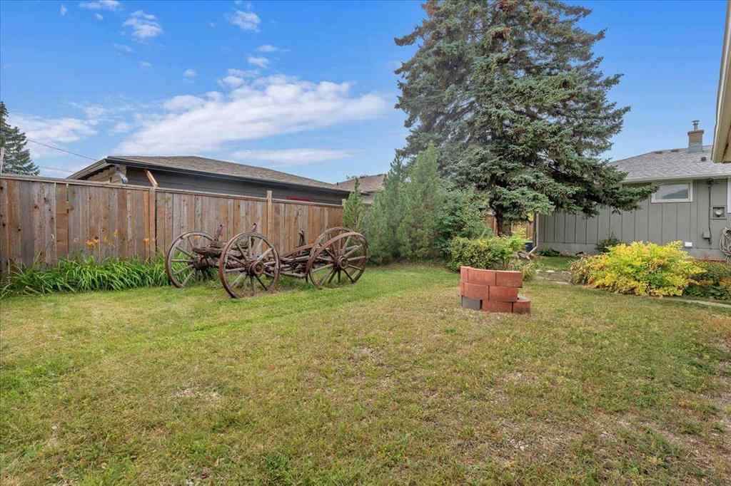 MLS® A2255680 - 4920 Worcester Drive SW in Wildwood Calgary, Residential