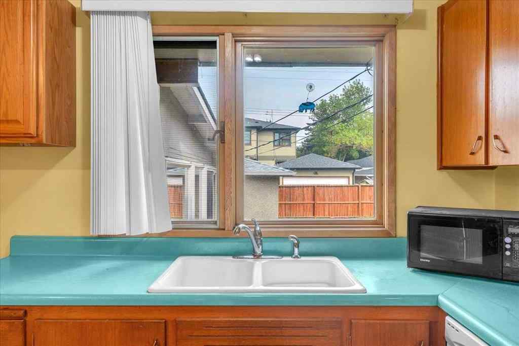 MLS® A2255680 - 4920 Worcester Drive SW in Wildwood Calgary, Residential