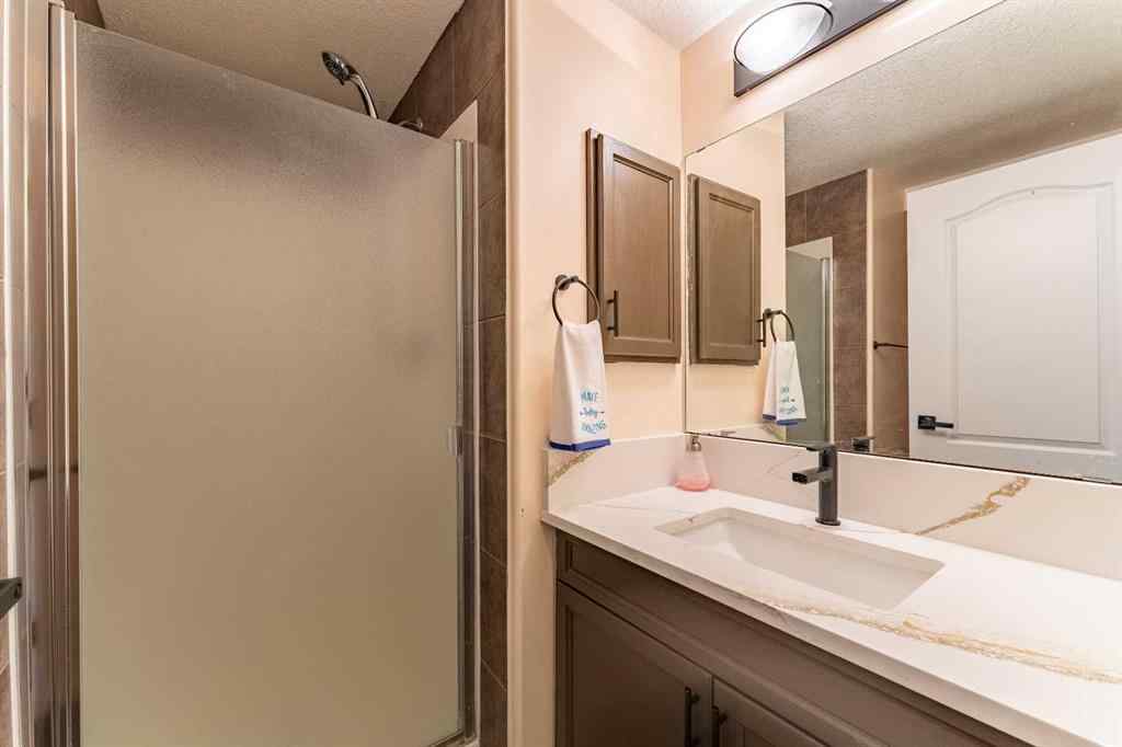 MLS® A2255682 - 224 Highland Circle  in Hillview Estates Strathmore, Residential