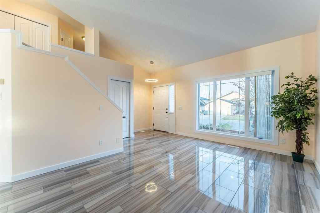 MLS® A2255682 - 224 Highland Circle  in Hillview Estates Strathmore, Residential