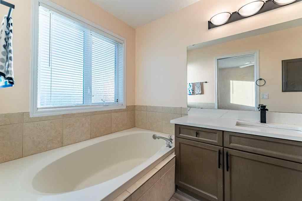 MLS® A2255682 - 224 Highland Circle  in Hillview Estates Strathmore, Residential