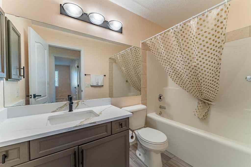 MLS® A2255682 - 224 Highland Circle  in Hillview Estates Strathmore, Residential