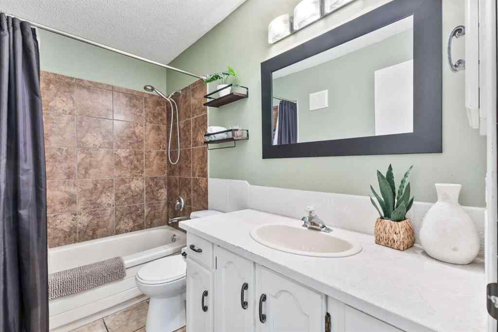 MLS® A2255683 - 2 Riverside Place  in Riverview Cochrane, Residential