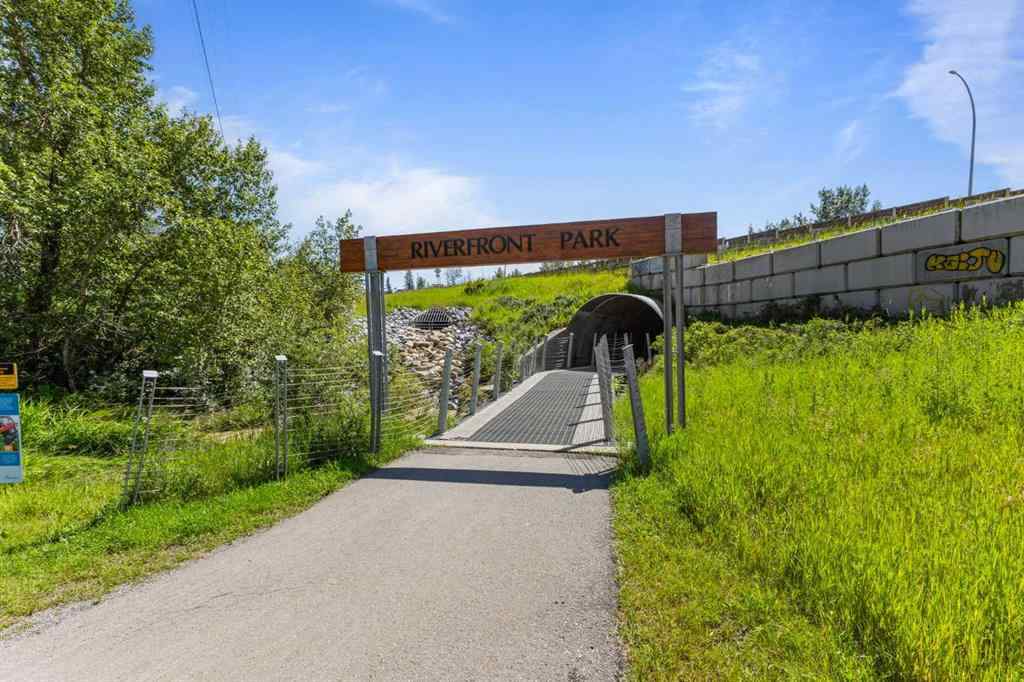 MLS® A2255683 - 2 Riverside Place  in Riverview Cochrane, Residential