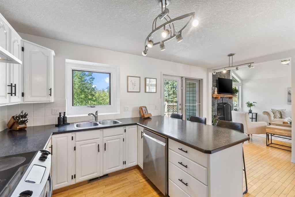 MLS® A2255683 - 2 Riverside Place  in Riverview Cochrane, Residential