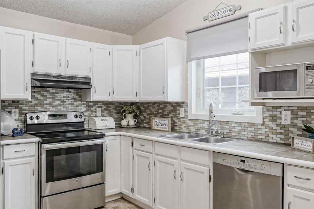MLS® A2255687 - 5 Shawinigan Rise SW in Shawnessy Calgary, Residential