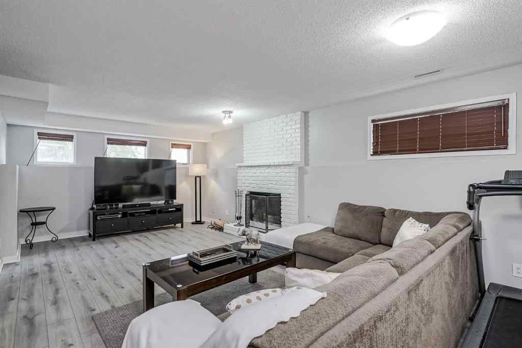 MLS® A2255687 - 5 Shawinigan Rise SW in Shawnessy Calgary, Residential