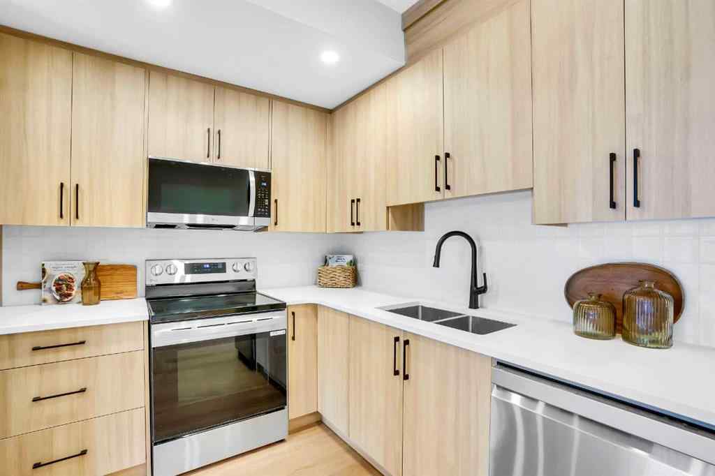 MLS® A2255696 - 4709 19 Avenue NW in Montgomery Calgary, Residential