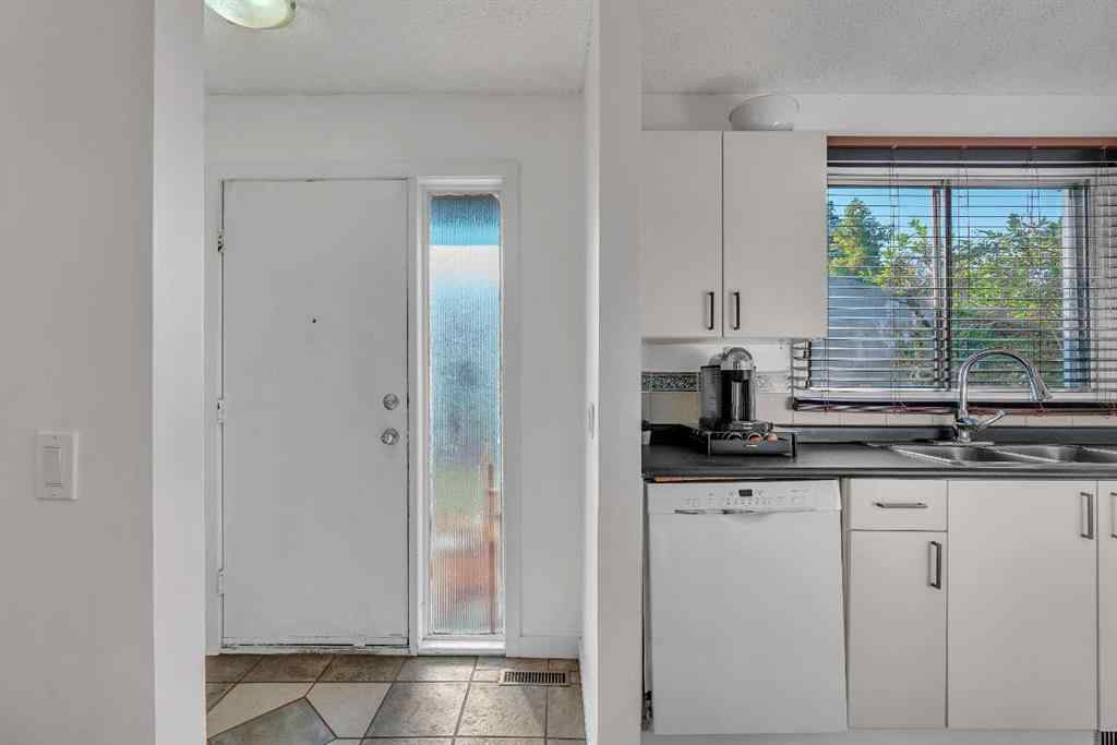 MLS® A2255702 - Unit #810 120 Silvercreek Close NW in Silver Springs Calgary, Residential
