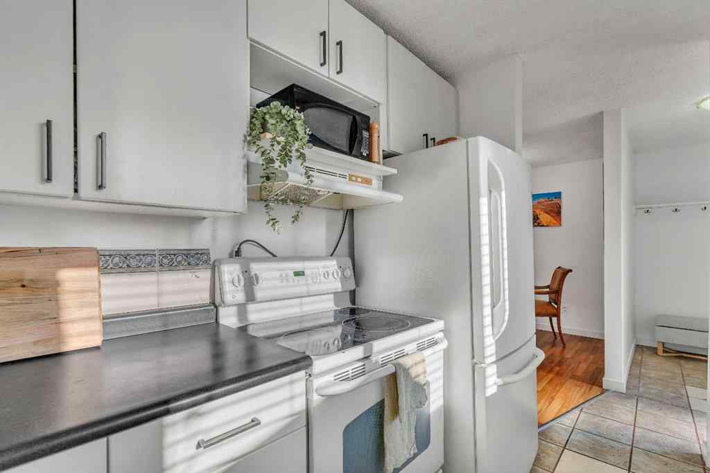 MLS® A2255702 - Unit #810 120 Silvercreek Close NW in Silver Springs Calgary, Residential