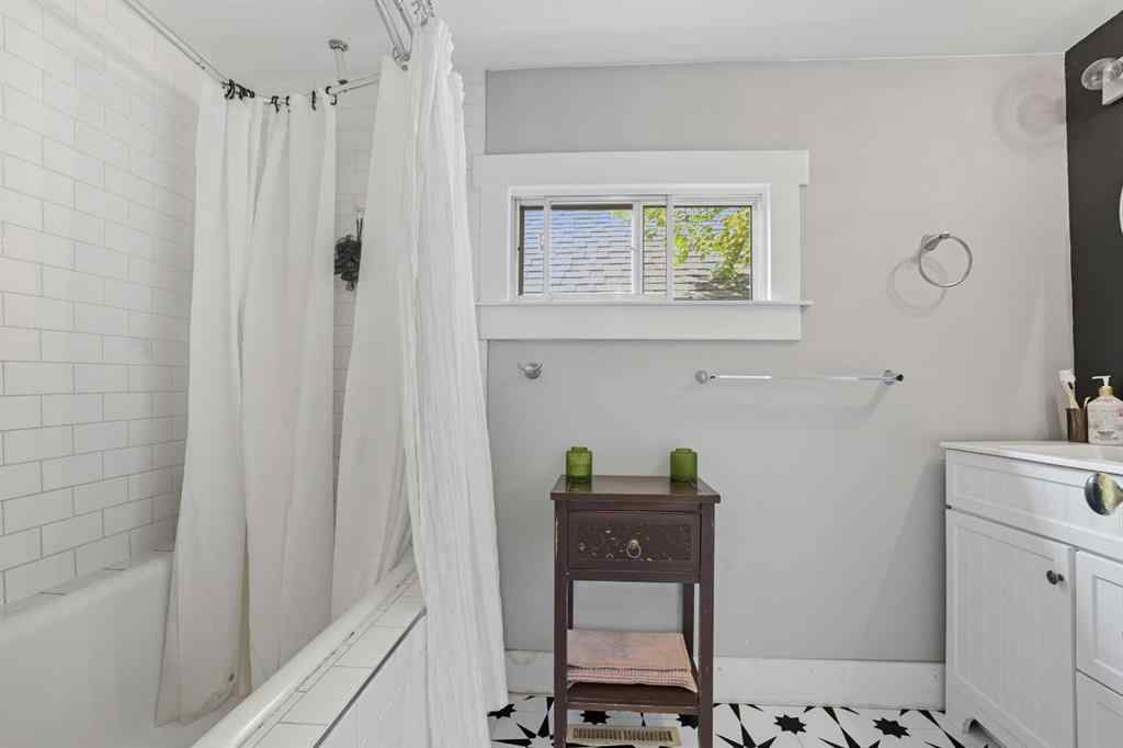 MLS® A2255704 - 1529 27 Avenue SW in South Calgary Calgary, Residential