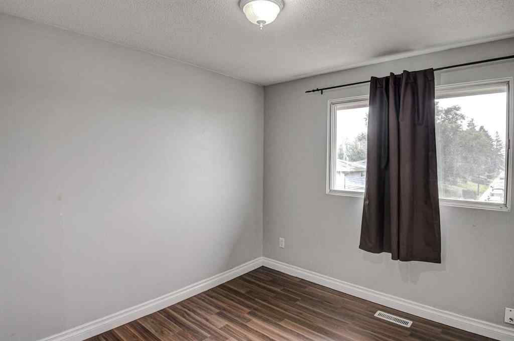 MLS® A2255740 - 3014 Dover Crescent SE in Dover Calgary, Residential