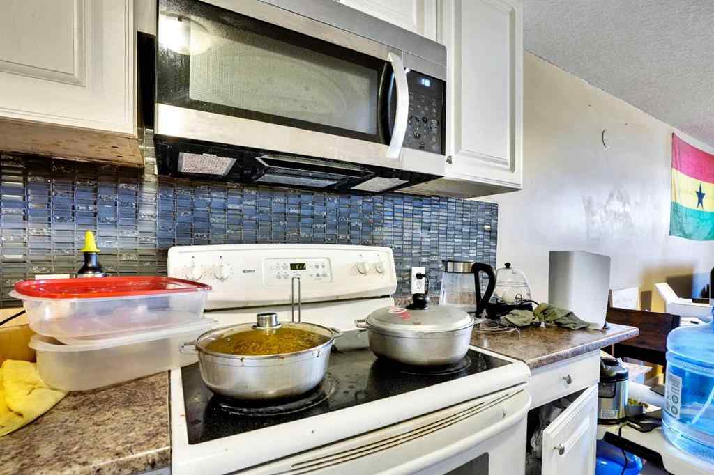 MLS® A2255742 - 3632 39 Street NE in Whitehorn Calgary, Residential
