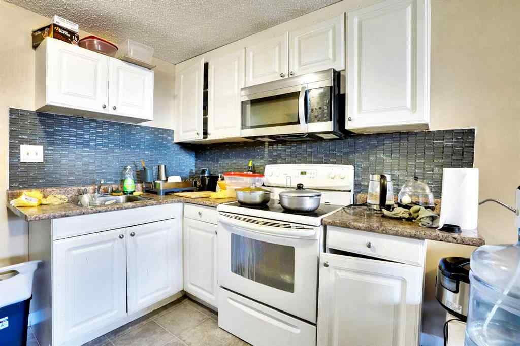 MLS® A2255742 - 3632 39 Street NE in Whitehorn Calgary, Residential