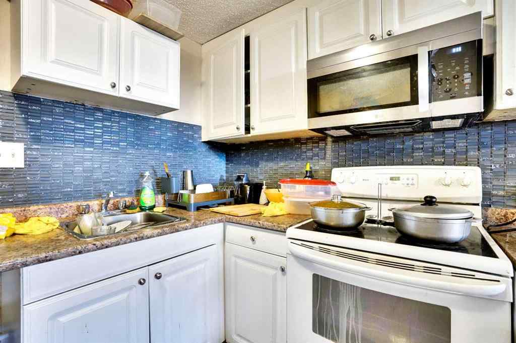 MLS® A2255742 - 3632 39 Street NE in Whitehorn Calgary, Residential