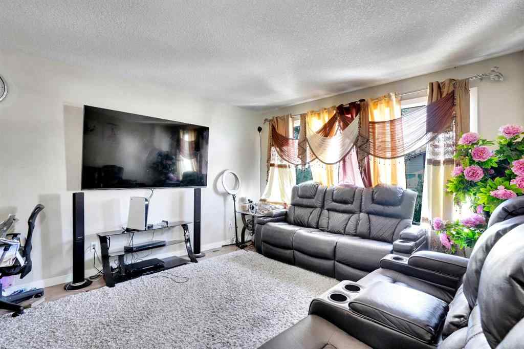 MLS® A2255742 - 3632 39 Street NE in Whitehorn Calgary, Residential