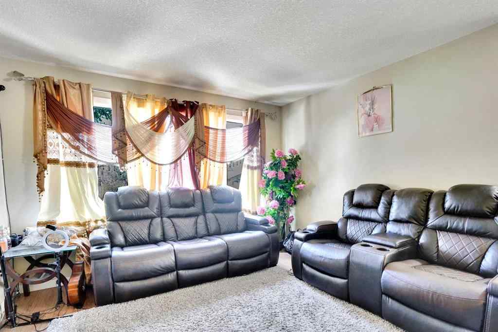 MLS® A2255742 - 3632 39 Street NE in Whitehorn Calgary, Residential