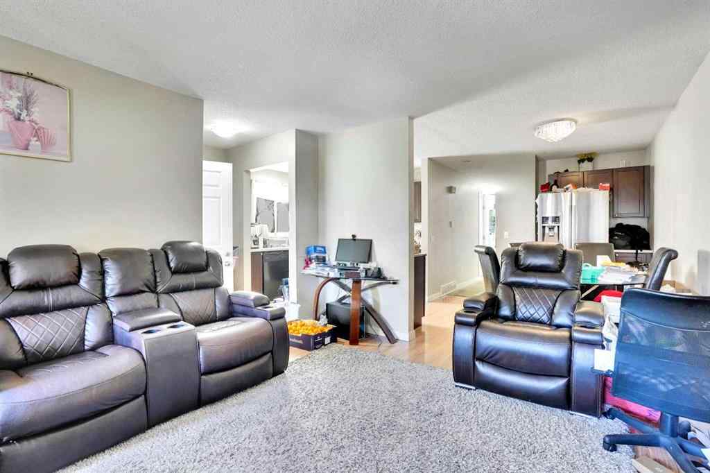 MLS® A2255742 - 3632 39 Street NE in Whitehorn Calgary, Residential