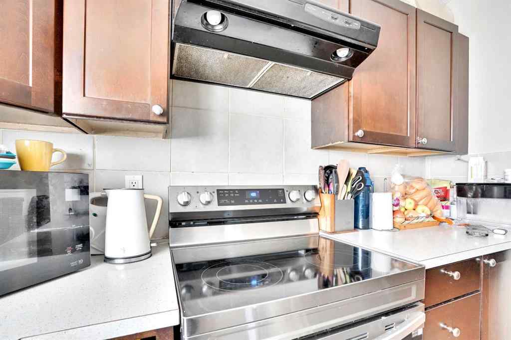 MLS® A2255742 - 3632 39 Street NE in Whitehorn Calgary, Residential