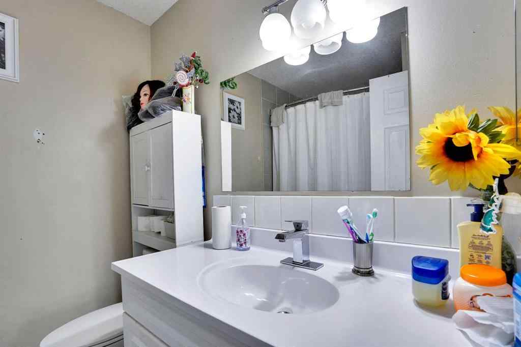 MLS® A2255742 - 3632 39 Street NE in Whitehorn Calgary, Residential