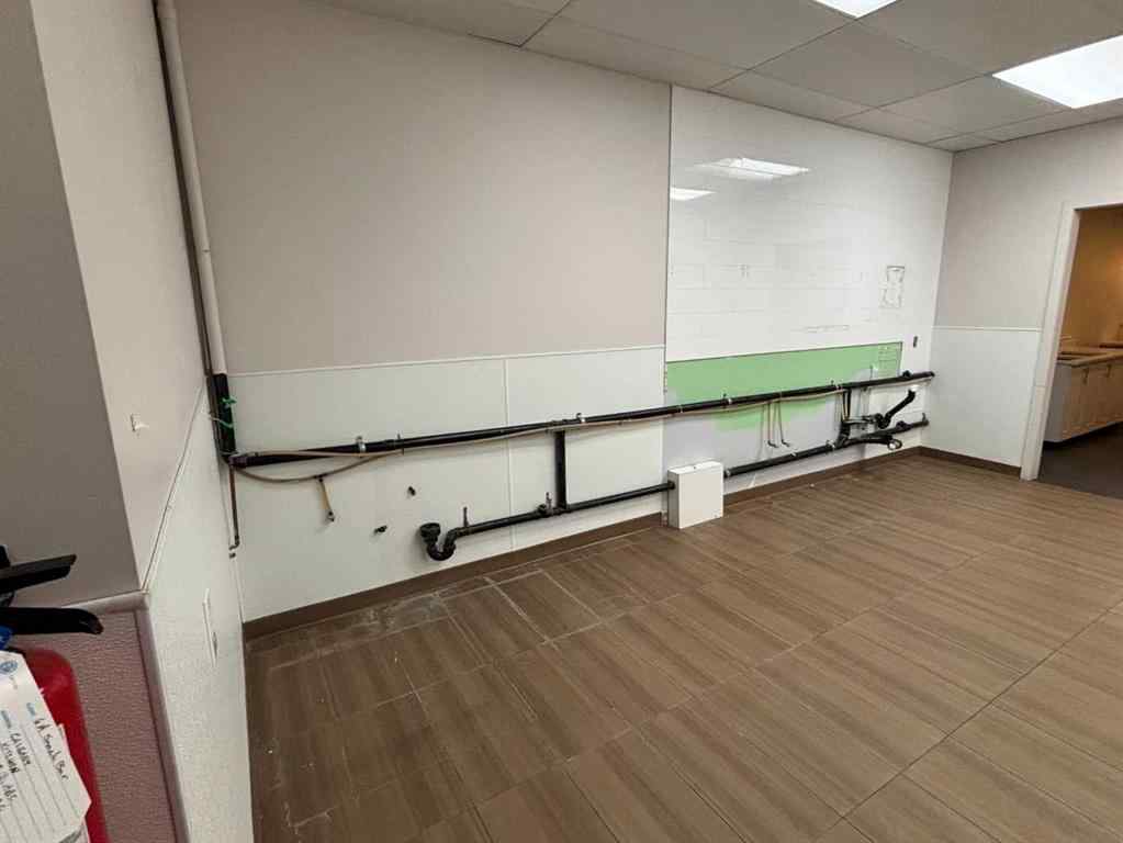 MLS® A2255745 - Unit #18 1015 Centre Street NW in Crescent Heights Calgary, Commercial