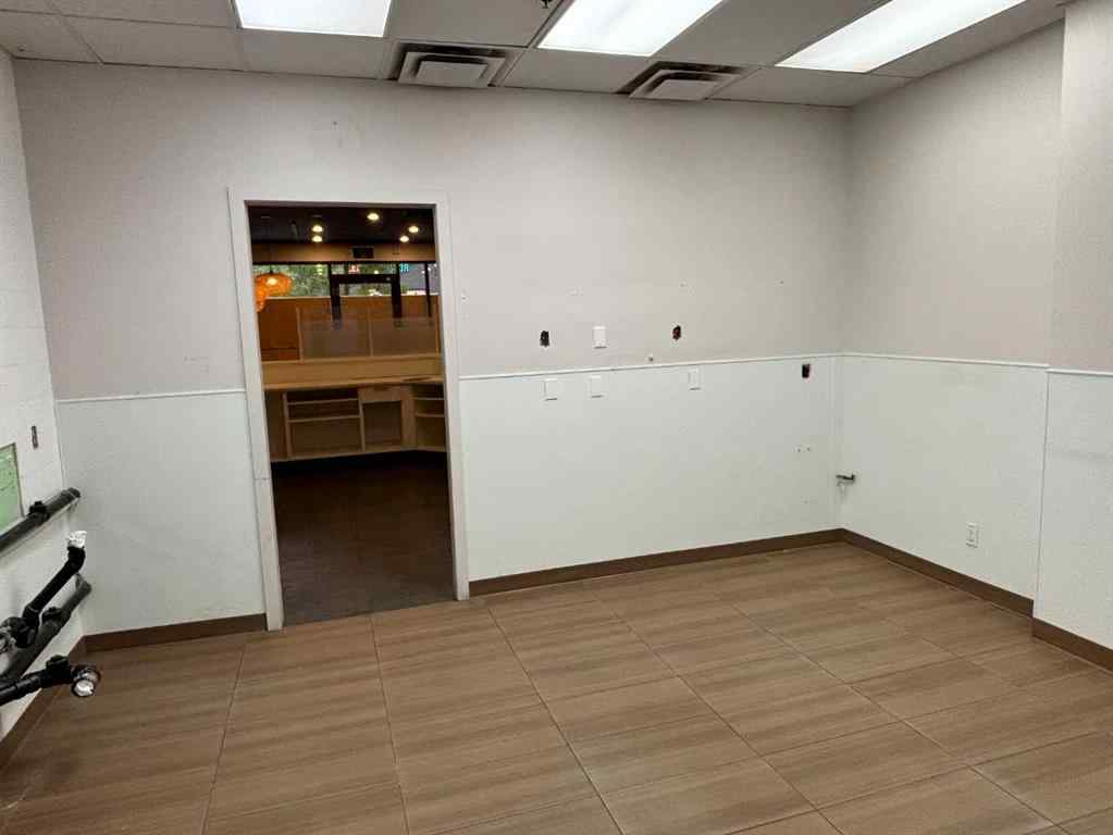 MLS® A2255745 - Unit #18 1015 Centre Street NW in Crescent Heights Calgary, Commercial