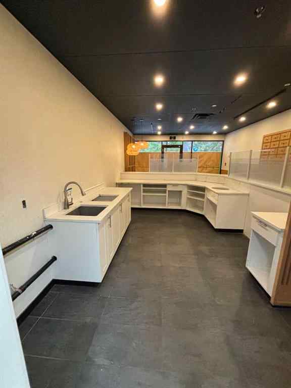 MLS® A2255745 - Unit #18 1015 Centre Street NW in Crescent Heights Calgary, Commercial