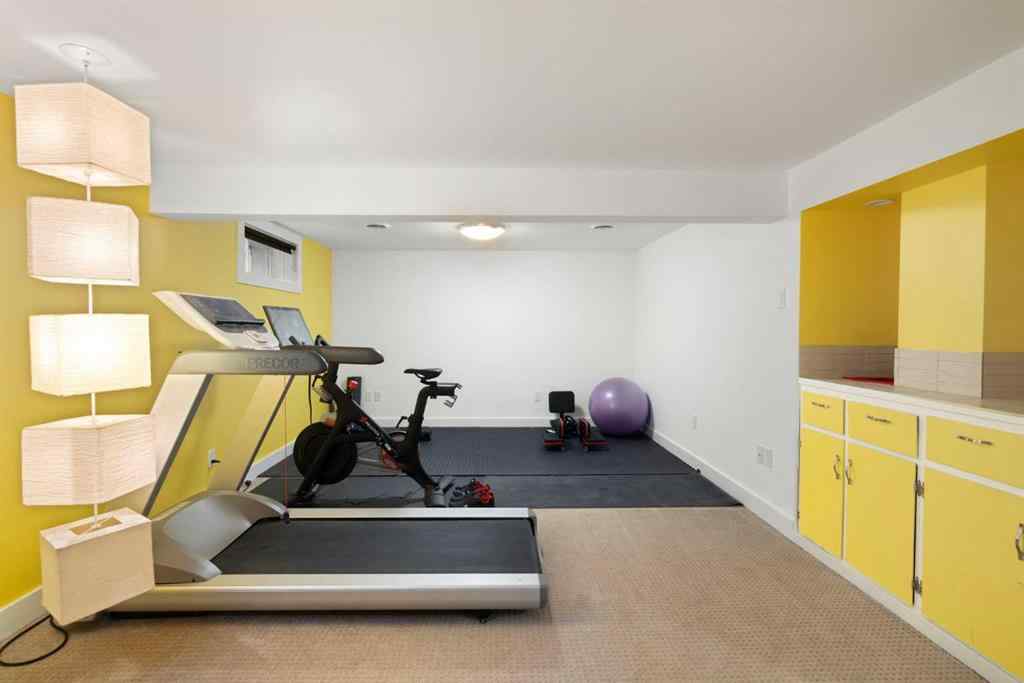 MLS® A2255753 - 28 Glamorgan Drive SW in Glamorgan Calgary, Residential